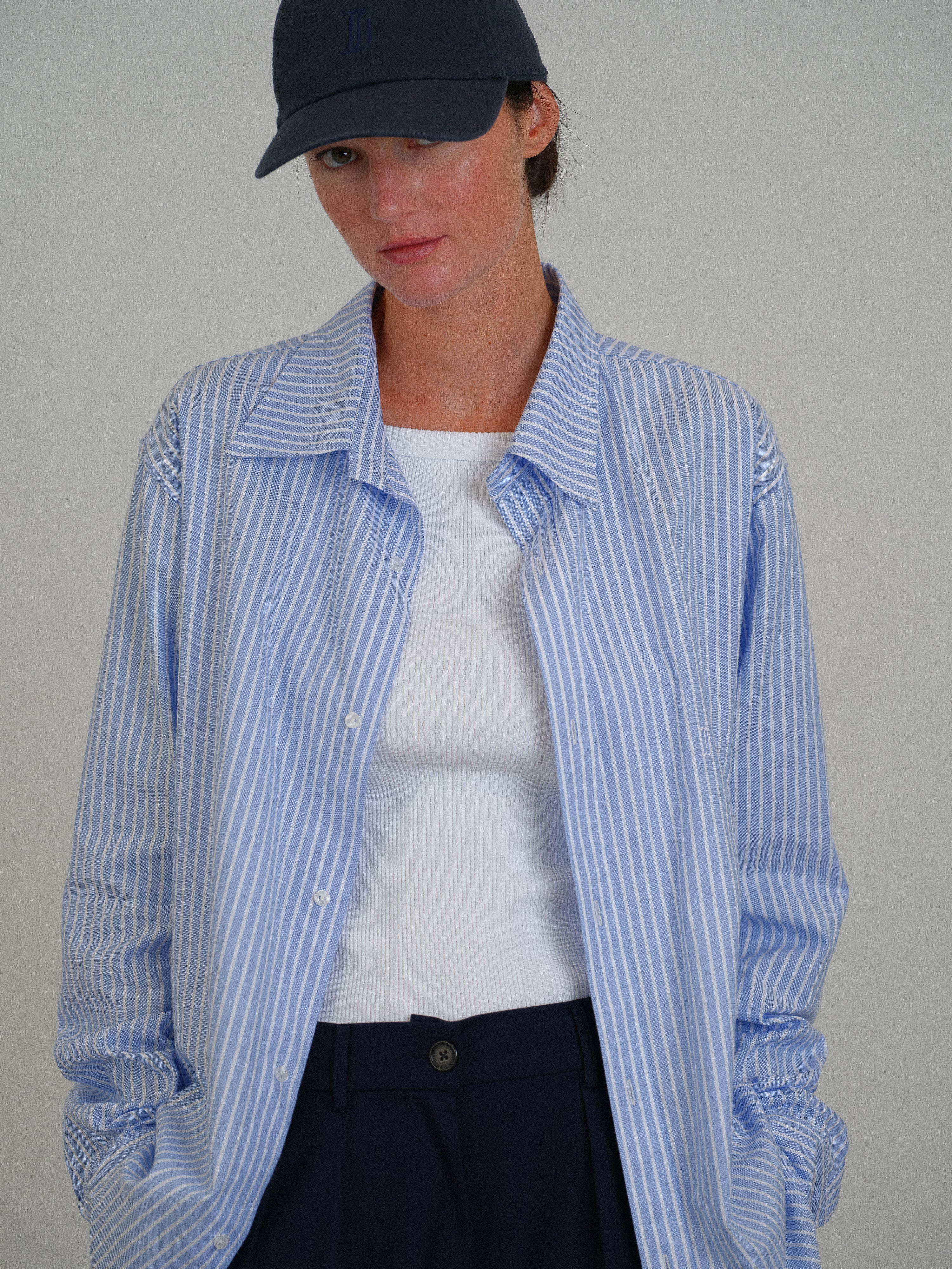 UNISEX SHIRT WITH BLUE STRIPES