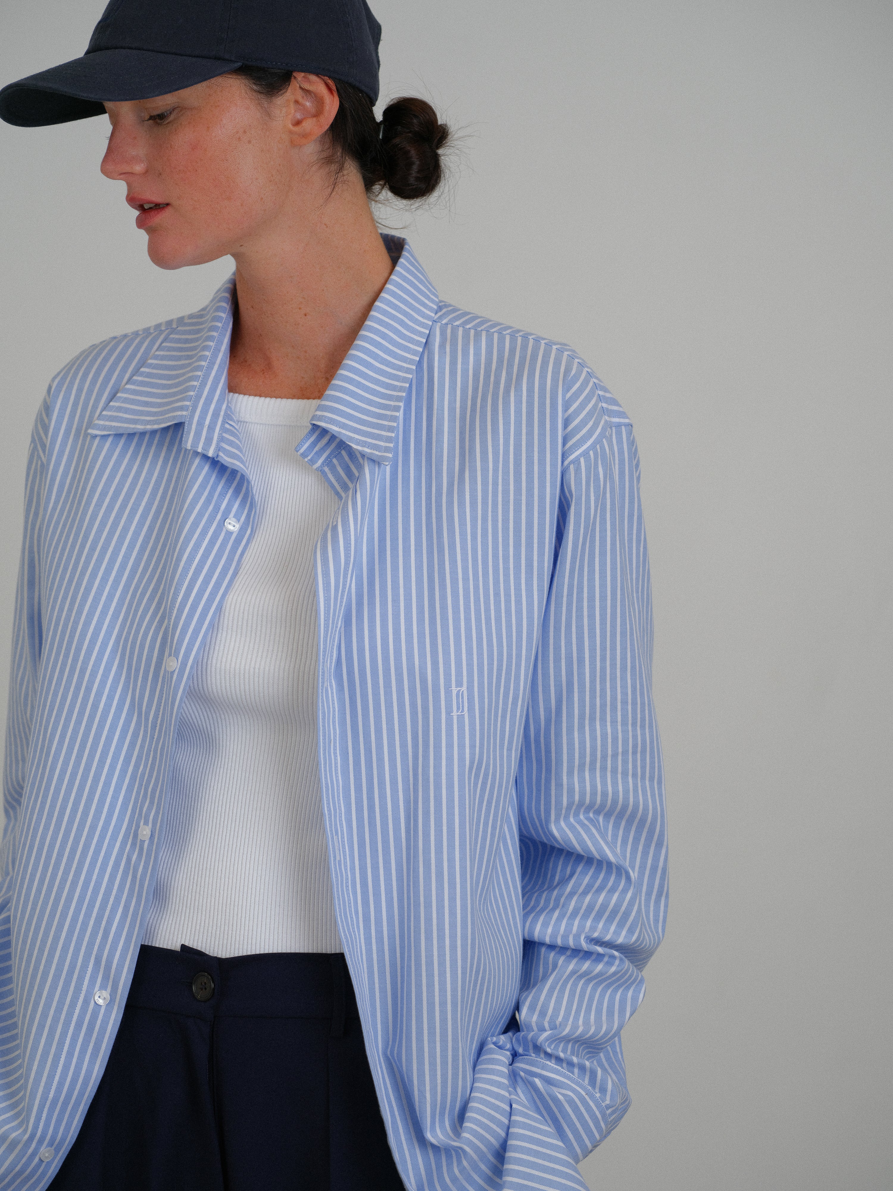 UNISEX SHIRT WITH BLUE STRIPES